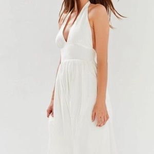 NWOT URBAN OUTFITTERS Betsey WHITE LINEN HALTER TOP MIDI DRESS